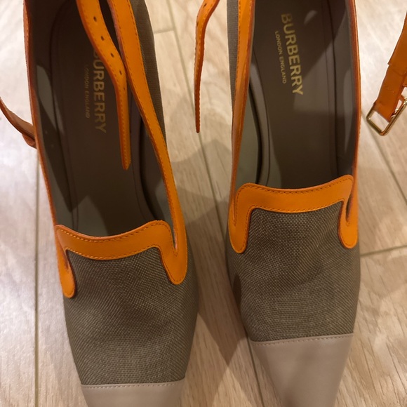 Burberry heels - Picture 3 of 4